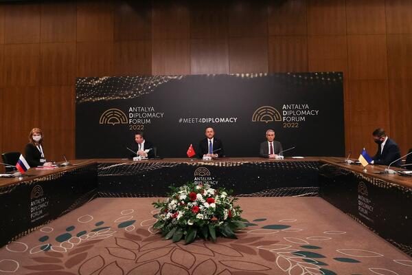 UPRAVO ZAVRŠEN SASTANAK LAVROVA I KULEBE U TURSKOJ! Dvojica ministra razgovarala sat i po vremena