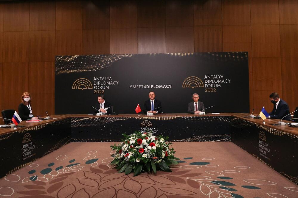 UPRAVO ZAVRŠEN SASTANAK LAVROVA I KULEBE U TURSKOJ! Dvojica ministra razgovarala sat i po vremena