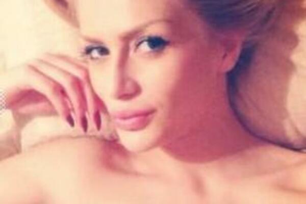 SRPSKA STARLETA TREBALA DA ZADOVOLJI VLASTITOG OCA, PLATILI JOJ DA DOĐE: Skandala se i DAN DANAS SVI SEĆAJU