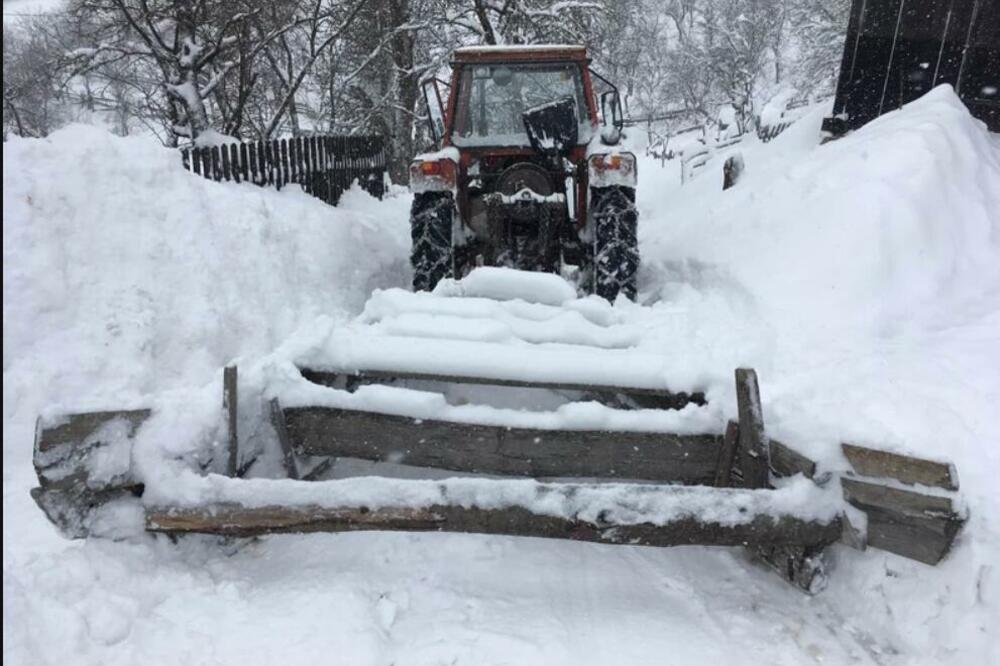 SNEG OTEŽAVA SAOBRAĆAJ U ZAPADNOJ SRBIJI! Na Zlatiboru je HAOS
