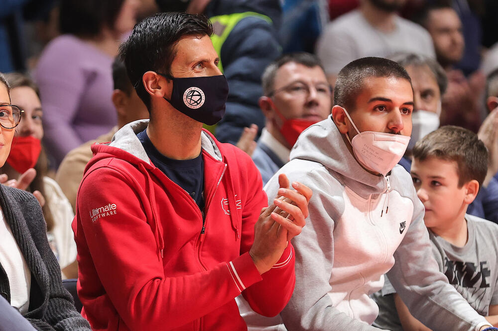 JEDAN DETALJ JE ZBUNIO SVE! Đoković se pojavio u Pioniru, ali ovo niko nije očekivao! (FOTO)