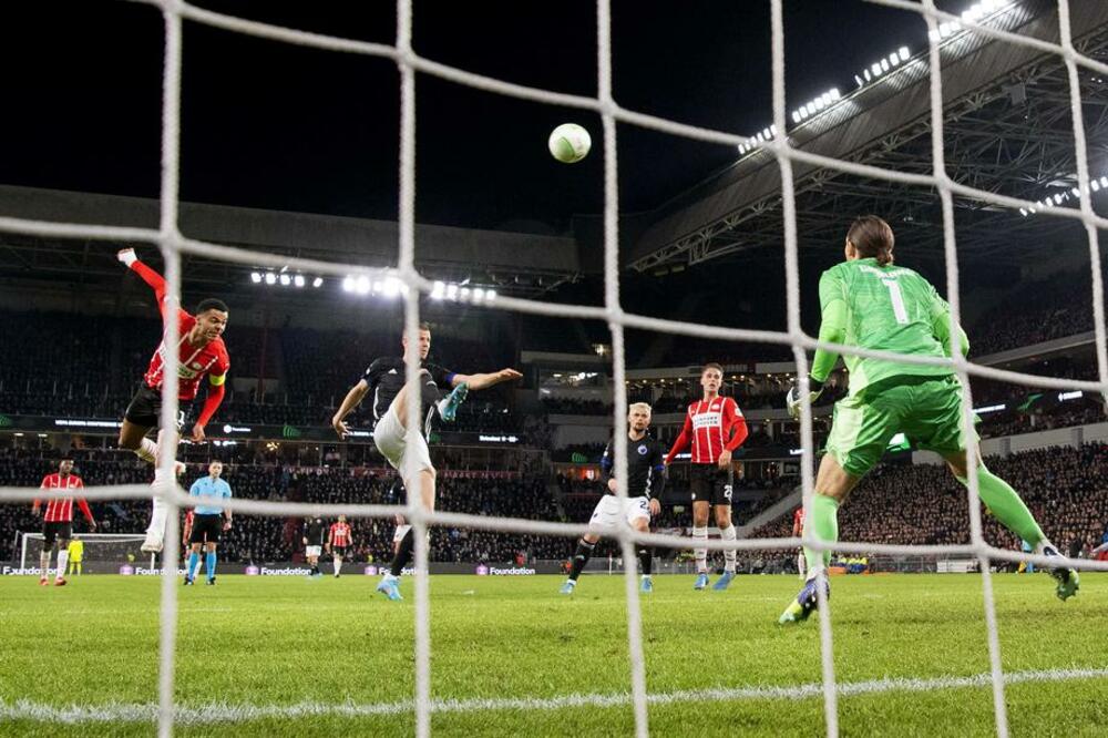 LESTER NAPRAVIO SOLIDNU ZALIHU! Čak osam golova viđeno u Ajndhovenu! (FOTO)