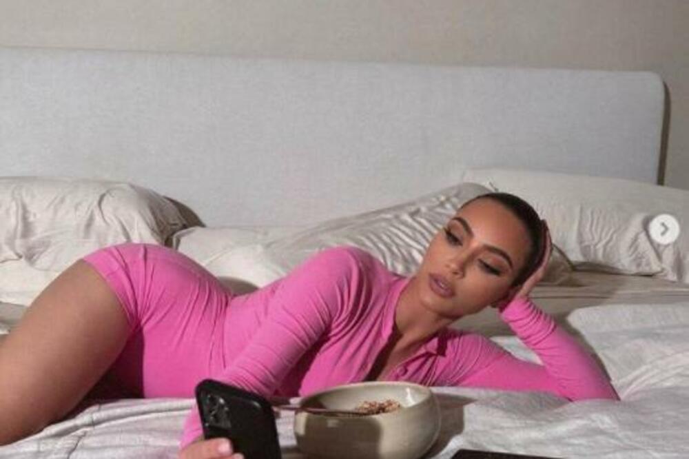 GOLIŠAVA POD TUŠEM UBRZAVA PULS MUŠKARCIMA: POZE ZBOG KOJIH ĆE SE DIĆI PRITISAK, ne zna se s koje strane je BOLJA