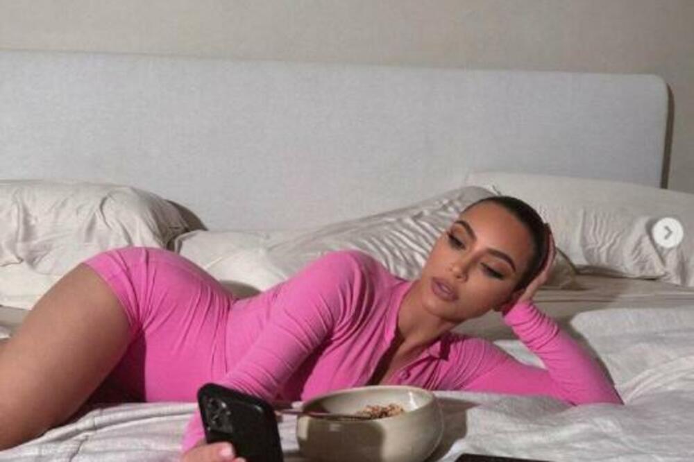 MOJA MAMA NE KUVA, NAJVIŠE VOLI DA SPAVA! Starletino dete je ODALO u školi, svi komentarišu ŠTA JE REČENO