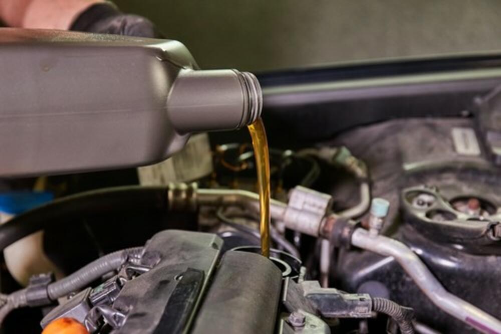 MOGU LI MOTORNA ULJA DA SE MEŠAJU: Ovo morate znati prilikom dopunjavanja!