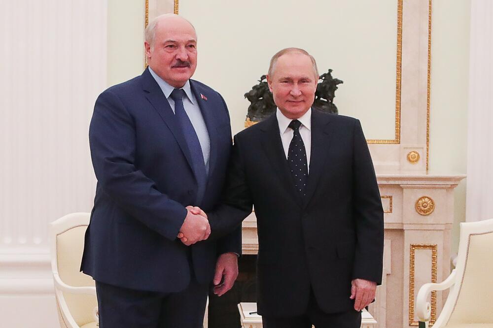 "ZAPAD NIJE USPEO": Oglasio se Lukašenko - sada hodaju i škljocaju ZUBIMA!