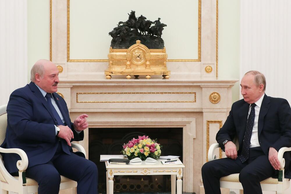 NESVAKIDAŠNJI POKLON: Lukašenko darovao PUTINA za 70. rođendan, i to OVIM!