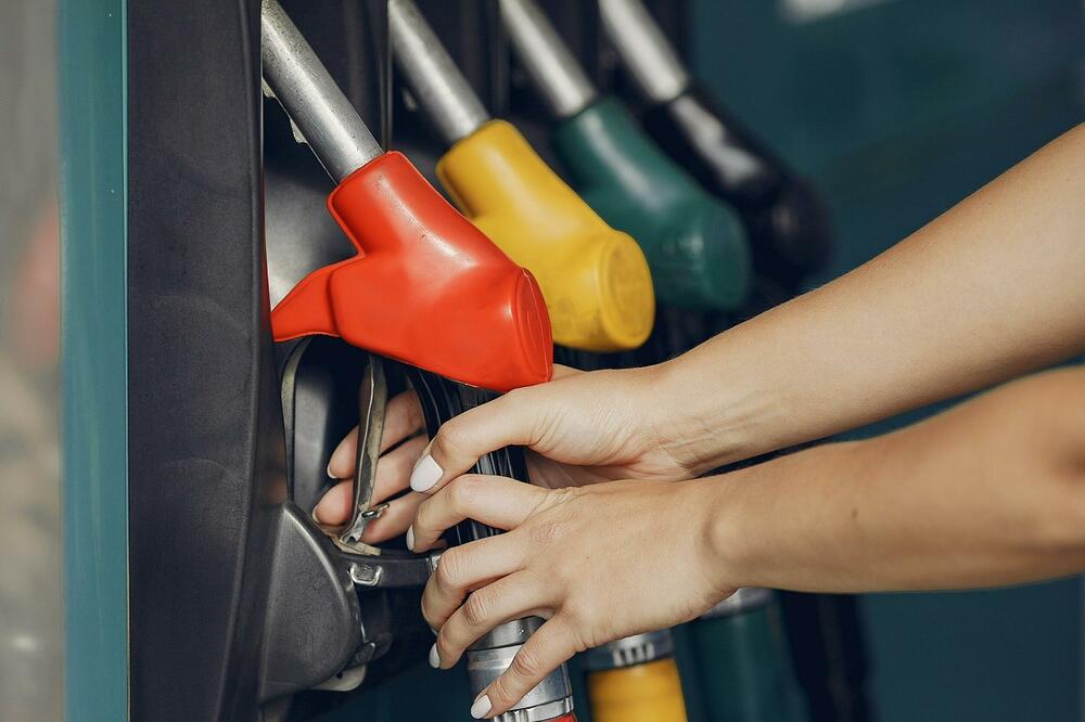 JAKO VAŽNO ZA SVE KOJI PUTUJU ZA CRNU GORU: Ovo su nove cene goriva