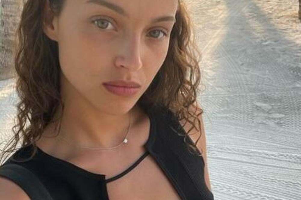 ŠTA ĆE TATA REĆI? Ćerka legendarnog tenisera pozirala GOLA, ali bukvalno! (FOTO)