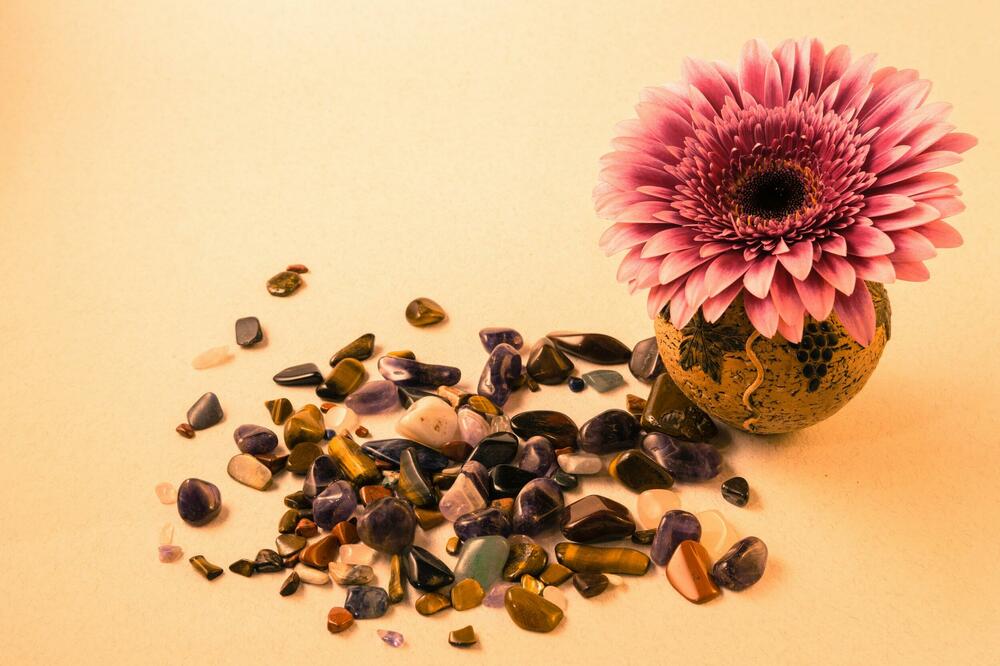 ZNAČAJ POLUDRAGOG KAMENJA NA ORGANIZAM: Otkrijte koja je vaša amajlija i uživajte u njenom pozitivnom delovanju!