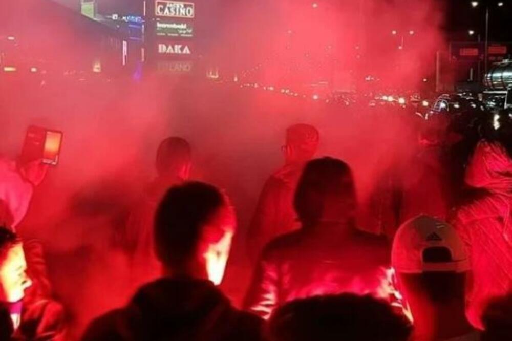 RUSVAJ U HOLANDIJI! Prekinut meč Partizanovog rivala! PIROTEHNIKA, LETELE ČAŠE! (VIDEO)