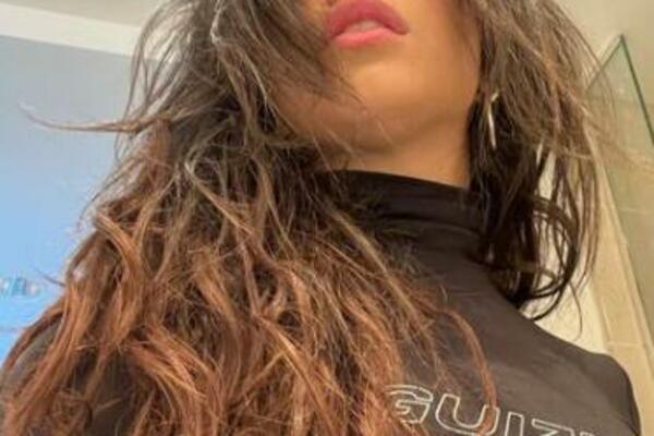 UHHH! Pevačici se desio PEH u emisiji uživo! Milioni gledali program, ali za odrasle (VIDEO)