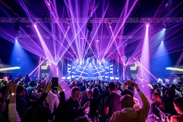 Završen prvi vikend Kopaonik Music Week festivala! Za naredni vikend traži se kartaviše za Karleušu i Merlina!