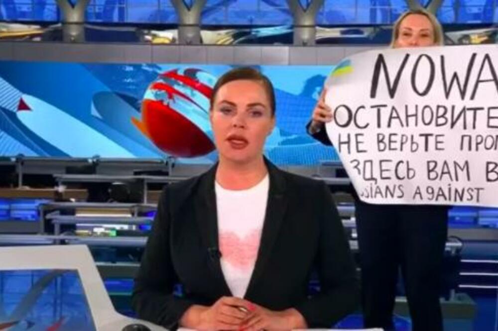 O OVOM SKANDALU U RUSIJI BRUJI CEO SVET! Antiratni protest uživo na TELEVIZIJI, UREDNICA započela POBUNU (FOTO)