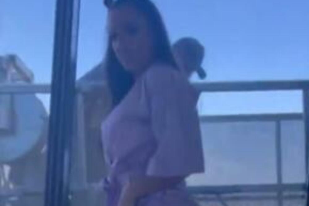 OBJAVLJENE EKSPLICITNE FOTKE UČITELJICE: Kružile su po školi, a onda se odlučila na još "PRLJAVIJI" KORAK (VIDEO)