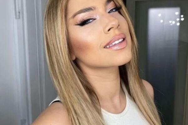 KSENIJA BEZ DONJEG VEŠA I SA POCEPANIM ČARAPAMA U JAVNOSTI: Ljudi TRLJAJU OČI i ne veruju ŠTA VIDE!