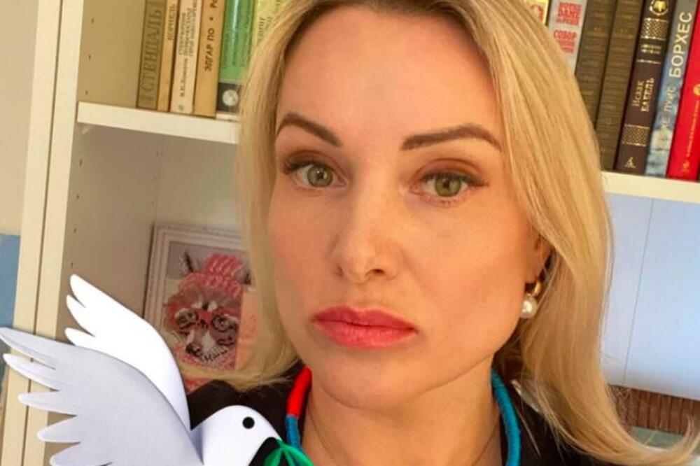 ZA OVU ŽENU RUSI KAŽU DA JE HULIGANKA! Komentarisao je čak i Peskov, o njenom potezu priča cela EVROPSKA UNIJA