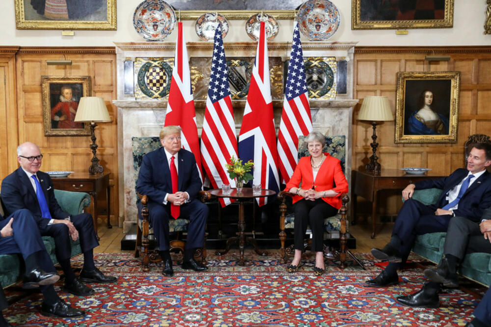 Abramovič prodaje Čelsi TRAMPOVOM savezniku?! Nudi BOGATSTVO! Svota nije DOVOLJNA pa POTEŽE I ZAKULISNIM RADNJAMA!