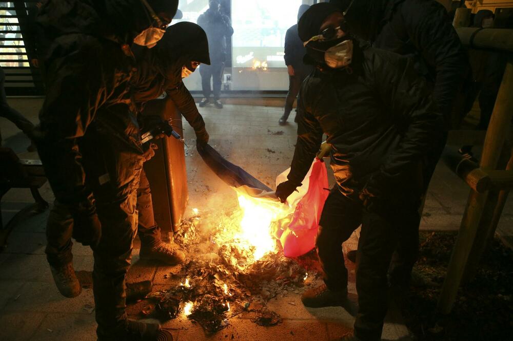 FRANCUSKO BURE BARUTA JE OPET EKSPLODIRALO! Makron u panici hitno poslao ministra, "KORZIKA OPET GORI"! (FOTO)