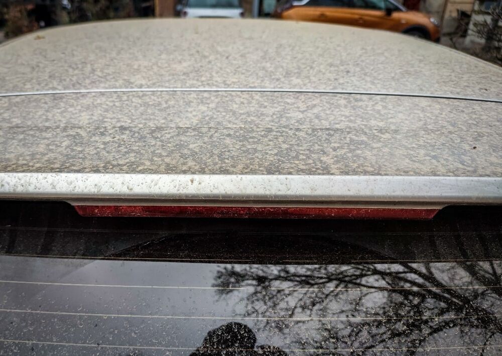 Po automobilima prljava kiša