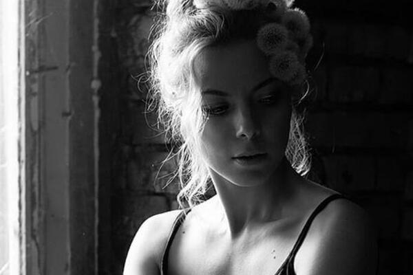 RUSKINJA ISPROVOCIRALA PUTINOVO ODBORNIKE: Kada vidite šta je OBUKLA, NEĆE VAM BITI DOBRO, NI NJIMA NIJE (FOTO)