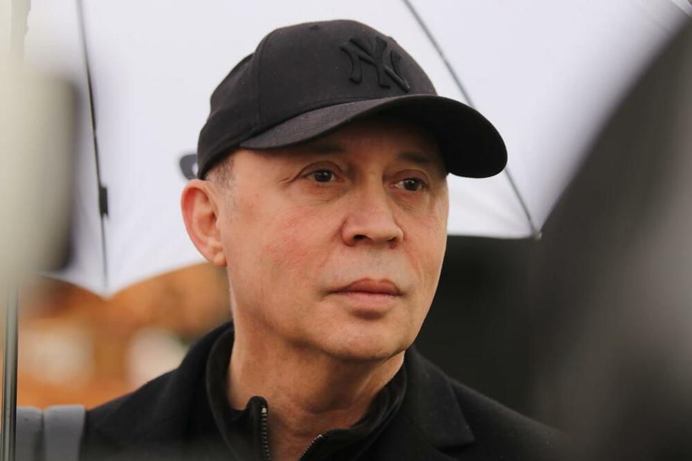 ŠTA SE DESILO KARAMELI?! Niko ne može da ga PREPOZNA, postao je baš ozbiljan DASA (FOTO)