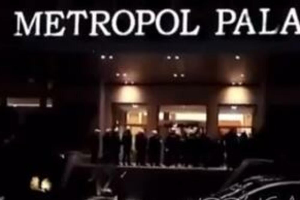 VEĆ JE POČELO: Navijači Zvezde NAPALI pristalice Rendžersa pred hotelom Metropol, policija intervenisala! (VIDEO)