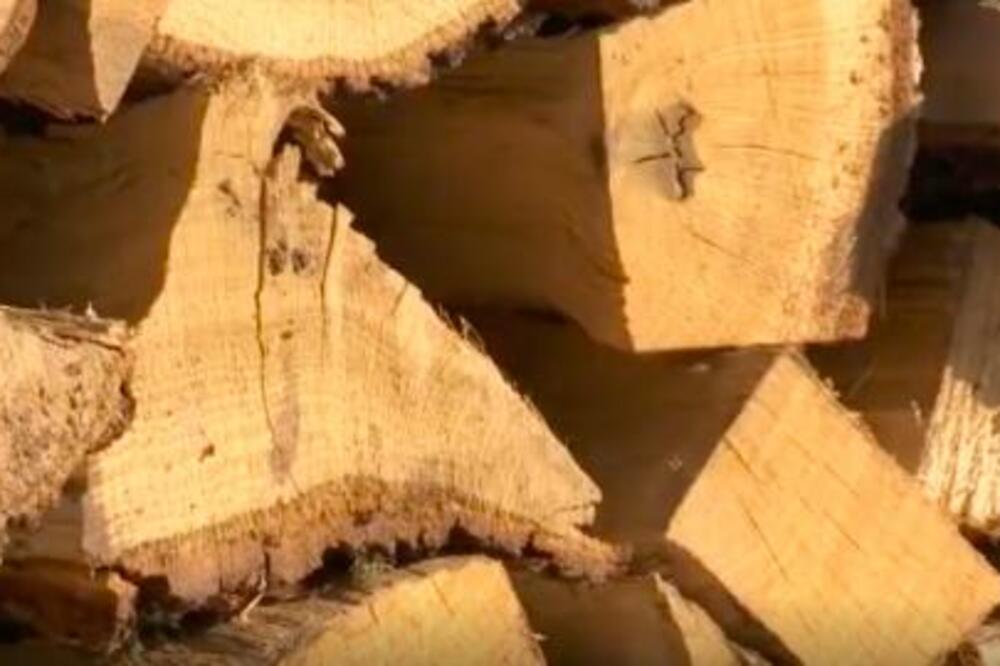 CENA OGREVA OTIŠLA U NEBESA: Paleta drva sa 90 porasla na 120 evra!