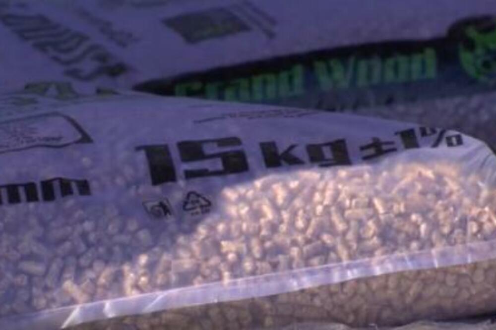 PELET KRIJU PO MAGACINIMA, A LJUDI SE HVATAJU ZA GLAVU? Stovarišta čekaju da država odmrzne cenu od 38.000 dinara