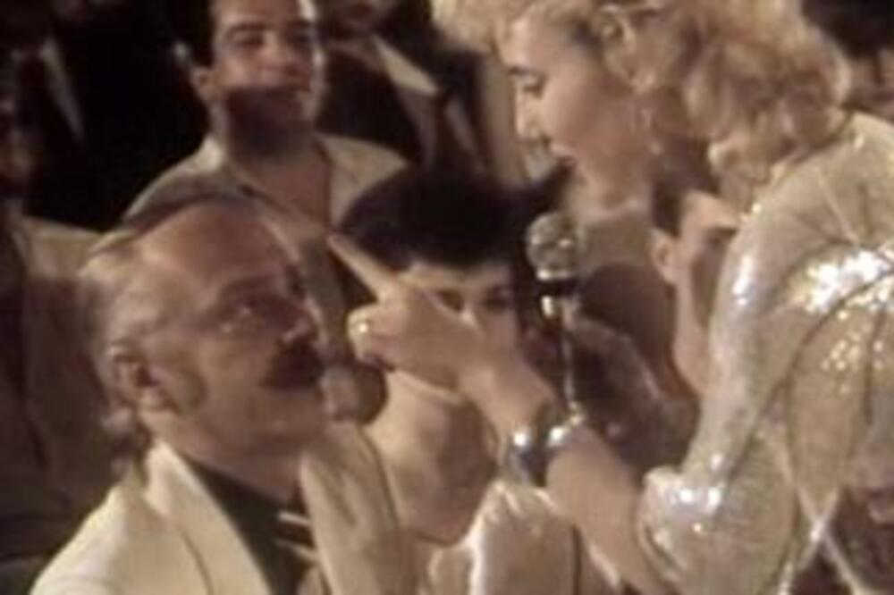 LEPA BRENA I NIKOLA SIMIĆ SU IMALI ODNOS IZA KAMERE, NAUČIO JU JE NAJBOLJOM POZOM: Za ovo niko nije znao DO SADA!