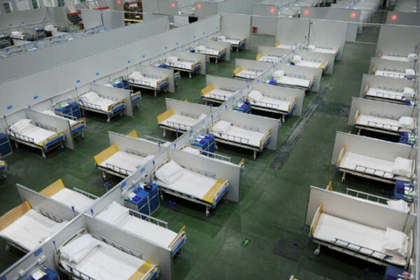 ĐILIN POGOĐEN NOVIM TALASOM KOVIDA 19 Gradi improvizovane bolnice