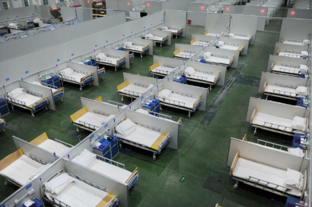 ĐILIN POGOĐEN NOVIM TALASOM KOVIDA 19 Gradi improvizovane bolnice