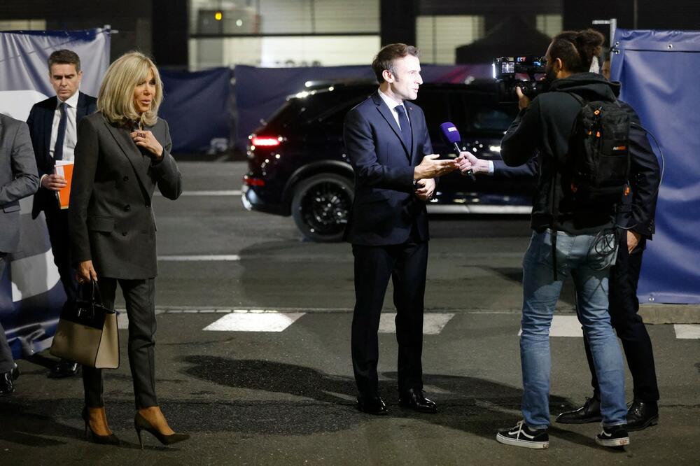 ĆERKA BRIŽIT MAKRON PRVI PUT JAVNO PROGOVORILA O VEZI KOJA ŠOKIRA SVE: "Mama, u našem razredu je BLESAVI DEČAK "