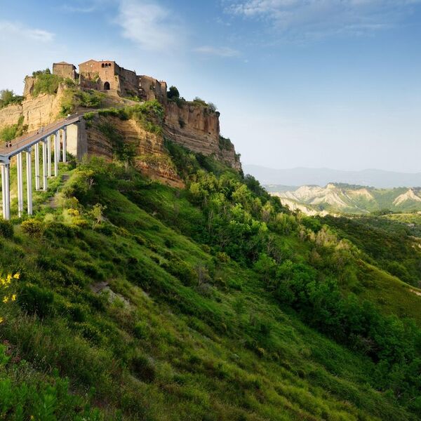 Idilično mesto u Toskani vapi za stanovnicima! Grad kao sa razglednice plaća 20.000 € da se doselite, a to nije sve