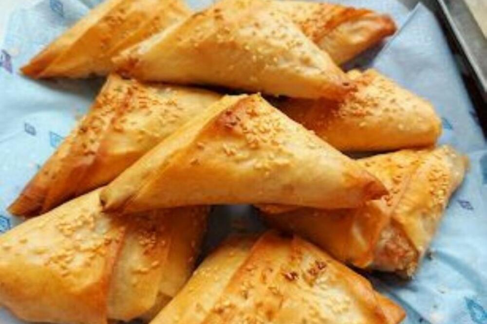 JEFTIN OBROK GOTOV ZA 10 MINUTA: Napravite slano pecivo SA SIROM, ostaje sveže I SUTRADAN! (RECEPT)