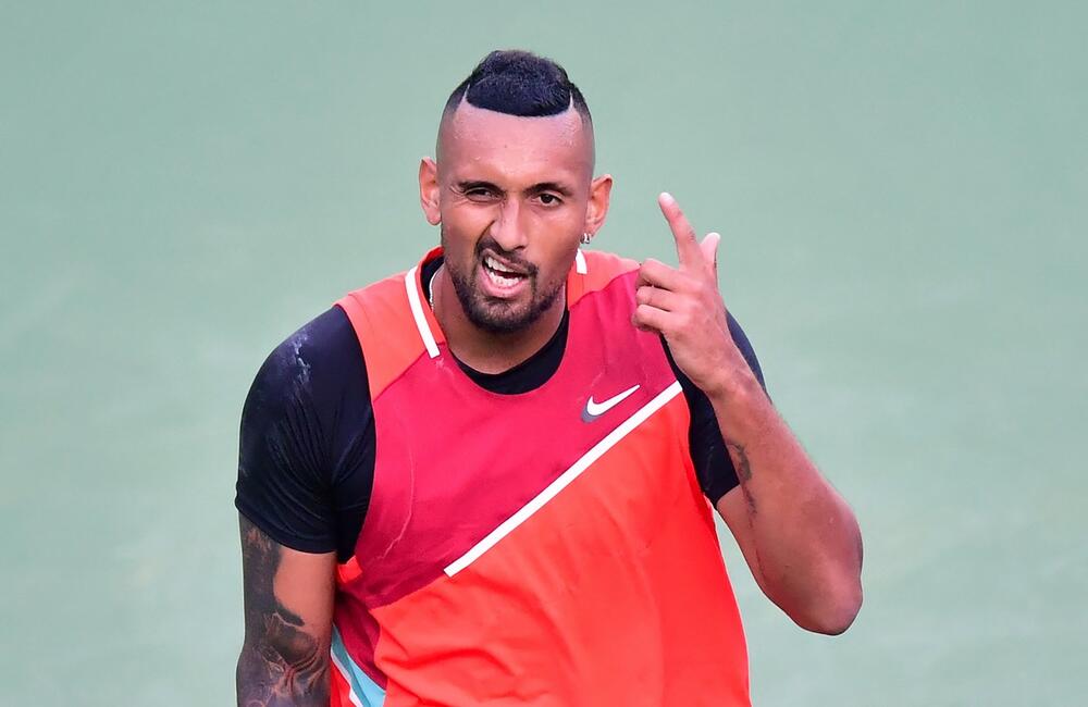 To se traži? Nik Kirjos se svađa, pljuje, psuje, razbija rekete...