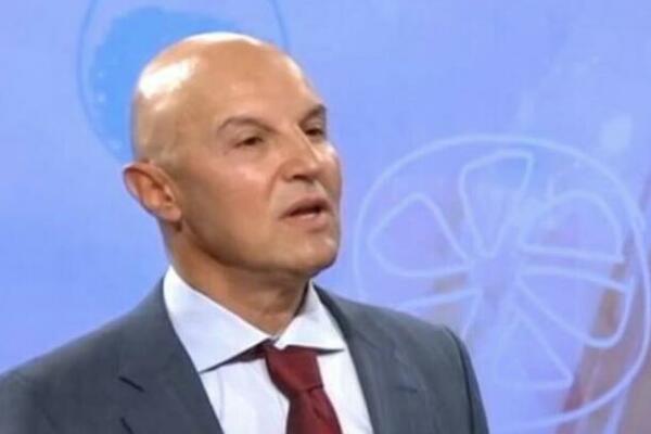 DR VUKOMANOVIĆ UPOZORIO SRBE: Evo kako vas varaju sa "vitaminskim INFUZIJAMA"