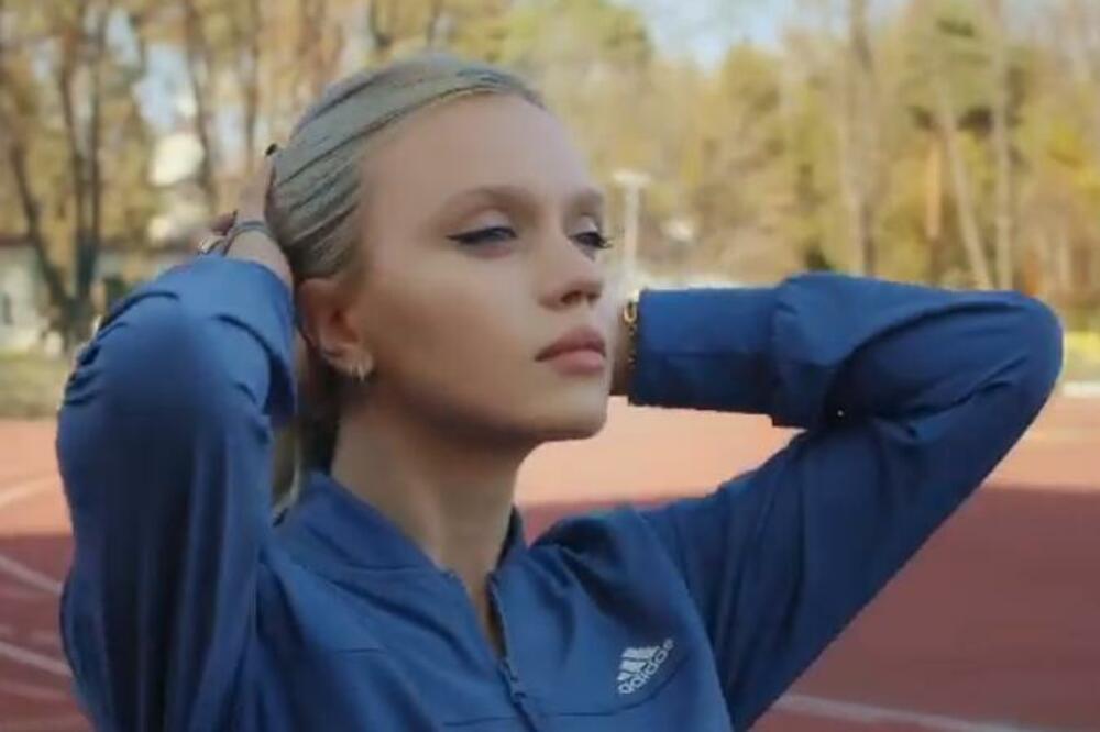 MARINA JE OČARALA BEOGRAĐANE: Muška publika u Areni nije skidala pogled sa PLAVOOKE LEPOTICE iz komšiluka! (FOTO)