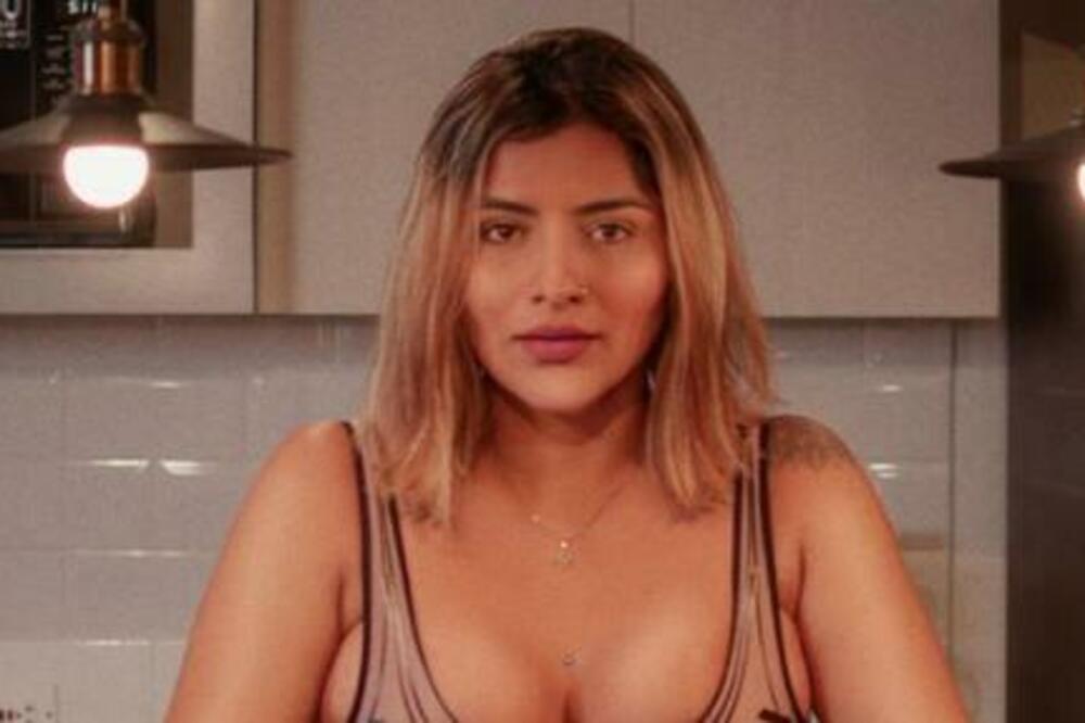 POZNATA VODITELJKA SE SKINULA GOLA: Zabili su ga, a ona je OVAKO ISPUNILA OBEĆANJE! (FOTO)