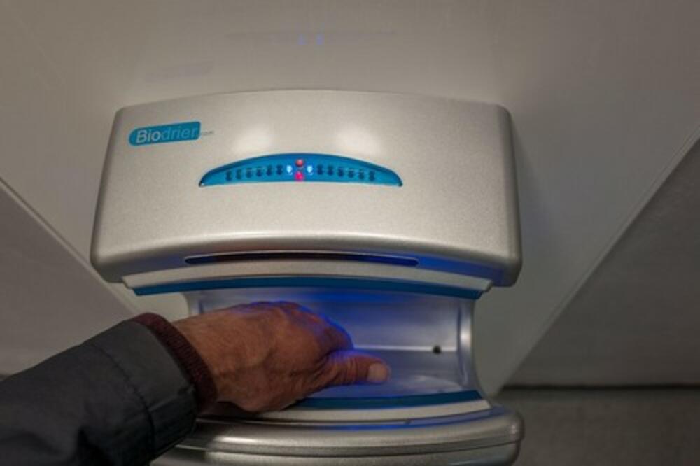 OVO JE NAJGORA GREŠKA KOJU PRAVIMO KADA SUŠIMO RUKE: Lekari upozoravaju da ODMAH PRESTANETE S TIM