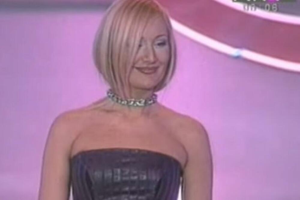 MUŠKARCI SU LUDELI ZA NJOM, NAPISALA JE NAJVEĆE HITOVE ZA NAŠE ZVEZDE: Da li prepoznajete PEVAČICU sa fotke?