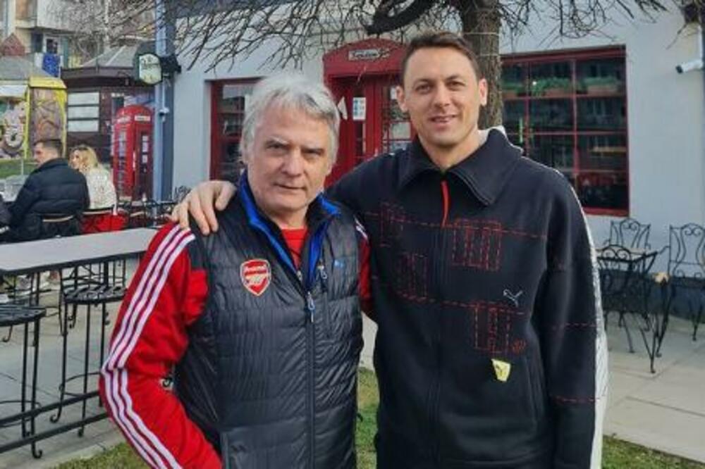 DVE LEGENDE SE SRELE U SVOM UBU: Nemanja Matić i Dule Savić - u crveno-belom! Ali ne Zvezdinom... (FOTO)