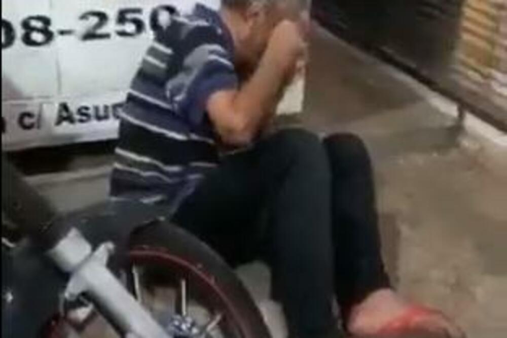 Bio je idol, igračina: SADA BOSONOG I ALJKAV LUTA ULICAMA! Alkohol, žene i se*s!