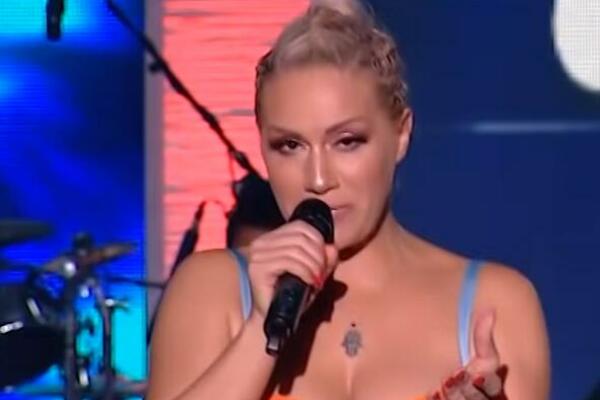 TRANSFORMACIJA VEKA! Naša pevačica totalno promenila IZGLED, mnogi je neće PREPOZNATI! (FOTO)