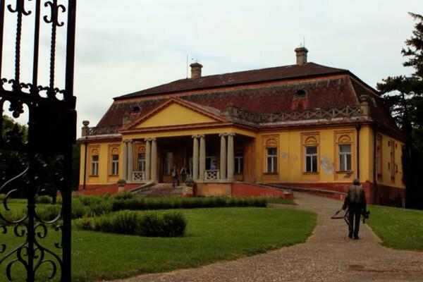 NA OVOM MESTU JE JEDNA PORODICA DOŽIVELA TRAGIČNU I JEZIVU SUDBINU: Dvorac Dunđerskih će biti OBNOVLJEN