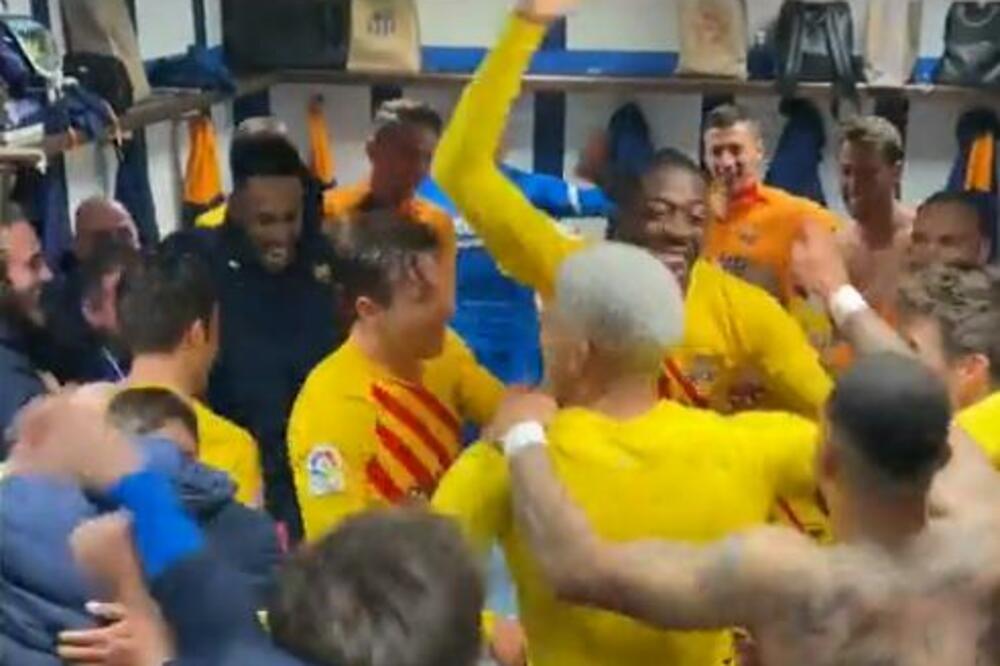 APSOLUTNA LUDNICA U SVLAČIONICI BARSELONE: Dembele nije ovako slavio ni na svojoj svadbi! (VIDEO)