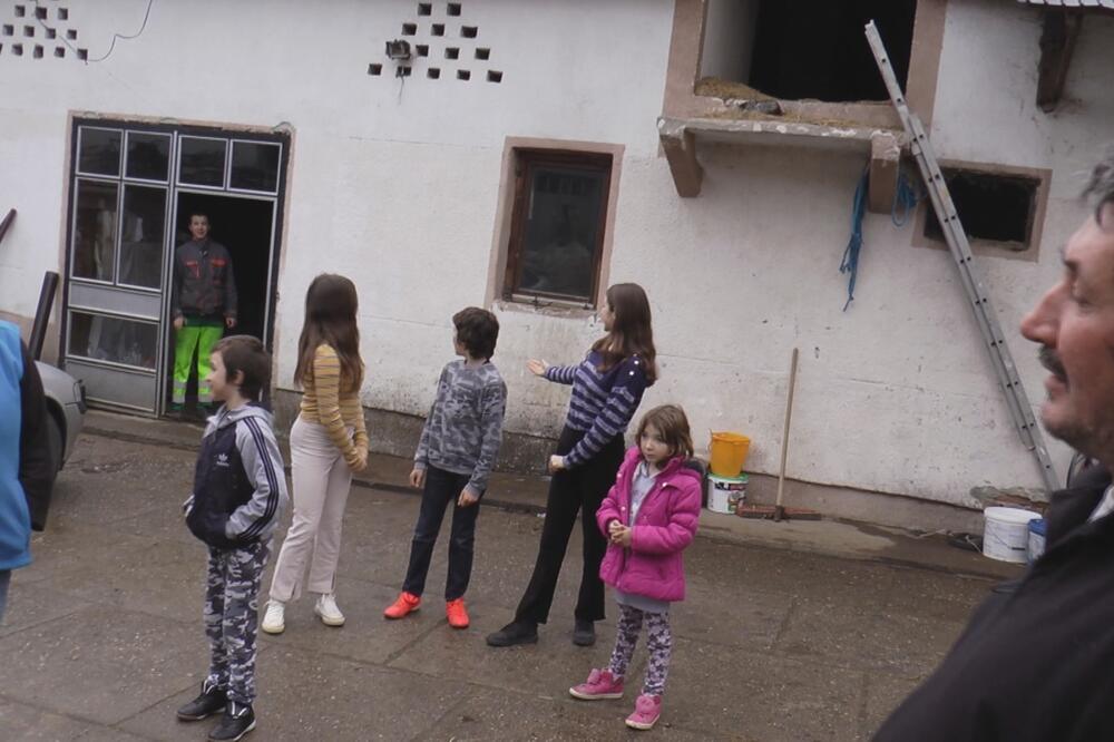 SVETLANA RODILA 10 SINOVA I 5 KĆERI: Ona i muž Dobrica nemaju milione na računu, ALI IMAJU NAJVEĆE BOGATSTVO (FOTO)