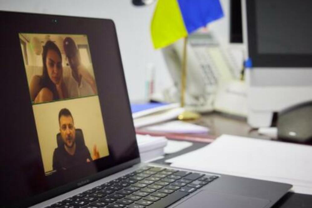 ZELENSKI POHVALIO ČUVENI HOLIVUDSKI PAR: "Pomogli su nam među prvima"