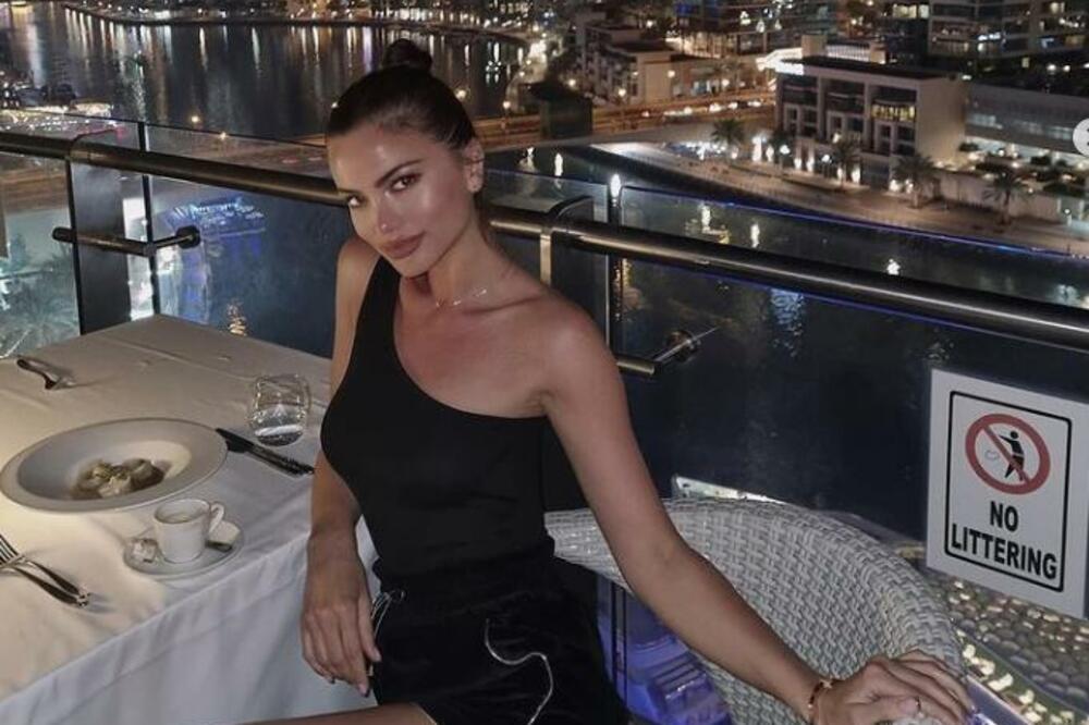 ŠOK PROMENA! Naša pevačica postala DRUGA ŽENA, niko ne može da je PREPOZNA!