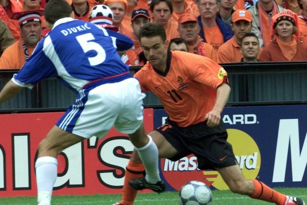 Da li je ovo normalno? Da se čovek prekrsti levom rukom! Oteran zbog SEKSIZMA! Novi klub - TO JE PRIVATNA STVAR!